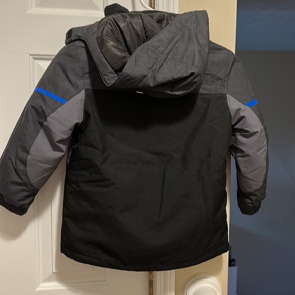 Boys Gerry Winter Coat XS 5/6 black and gray hooded never worn - Picture 8 of 9